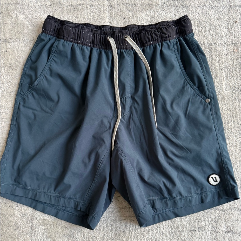 Vuori Men's Kore Shorts Indigo Blue Size M 7.5" Inseam Lined Performance